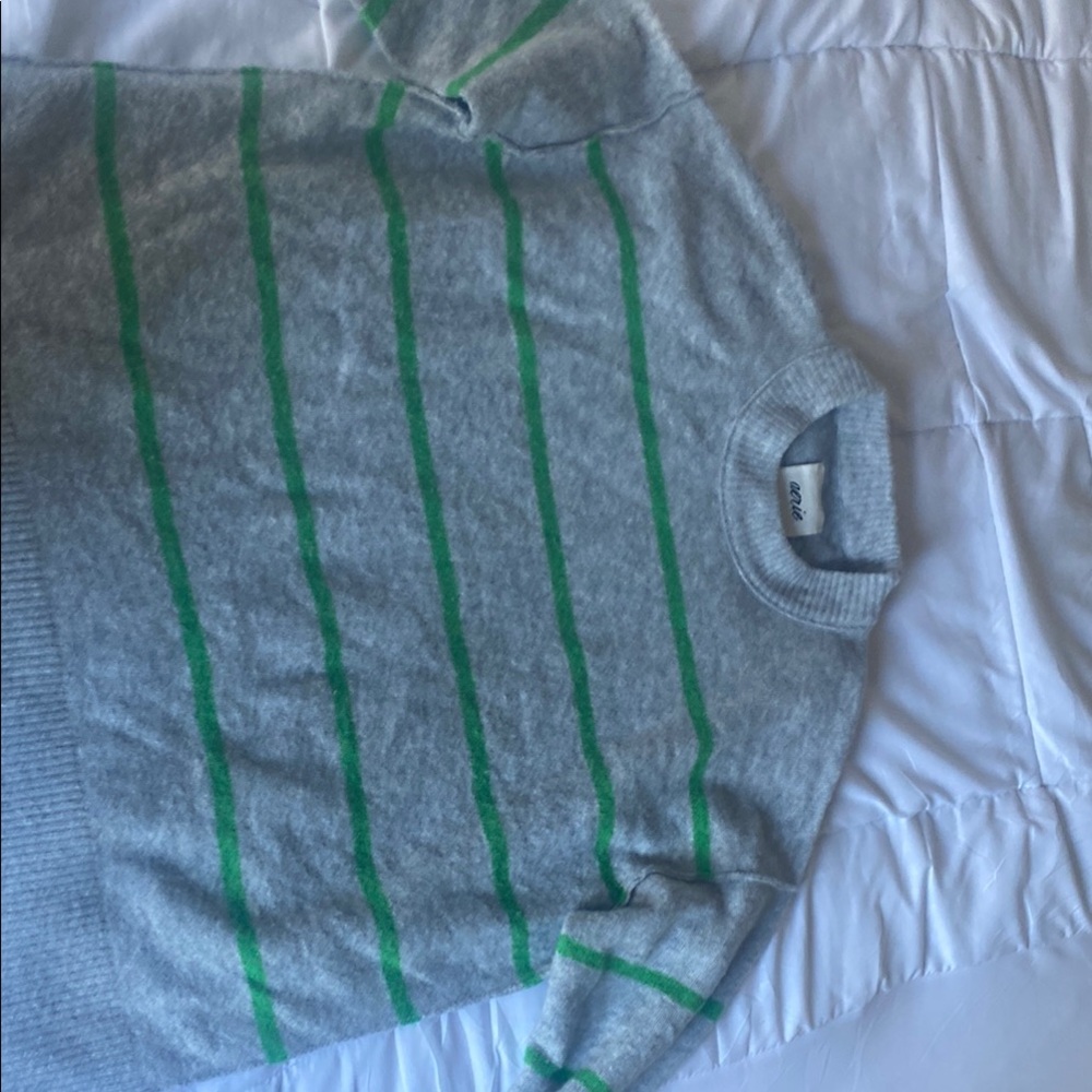 Aerie Gray Crew Neck Sweater with Subtle Style